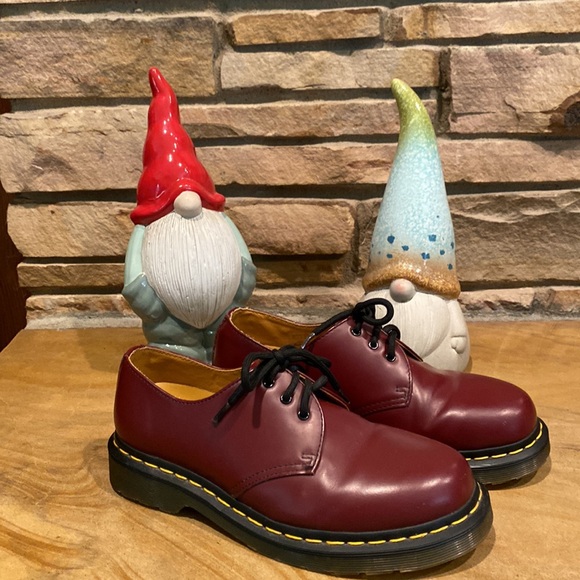 MOVING SALE: EUC Dr. Martens Oxford Shoes 👞! - Picture 3 of 9